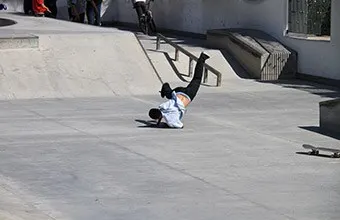 skateboarder-slamming-on-concrete