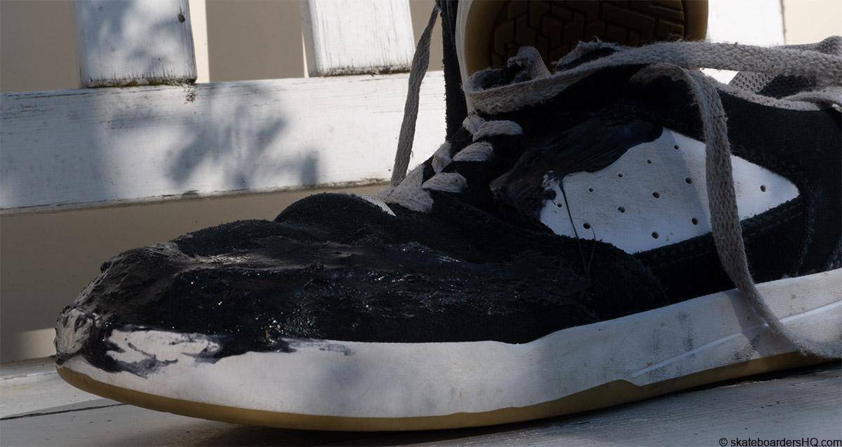 worn skate shoes دندانپزشکی دیØÛŒØªØ§Ù„ - Main Image